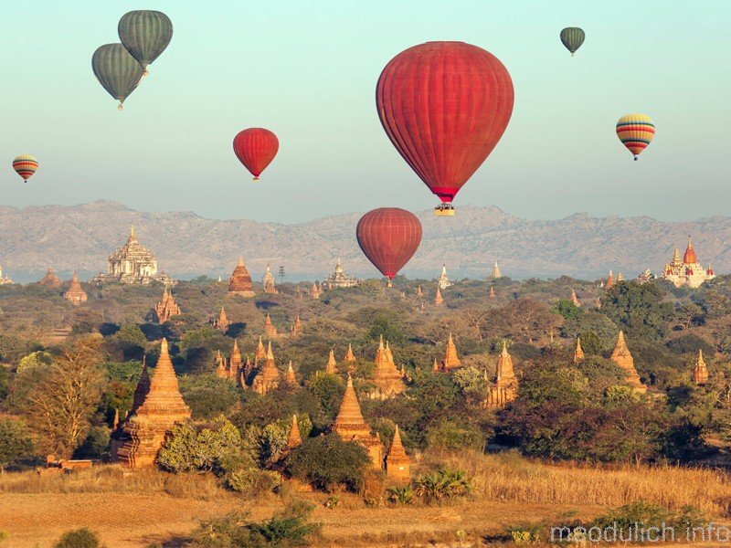 Bình minh Bagan với những khinh khí cầu (Nguồn: tourradar.com)