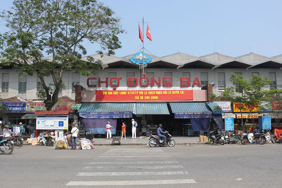 Trải nghiệm và mua sắm quà tặng ở chợ Đông Ba (Nguồn: baogialai.com.vn)