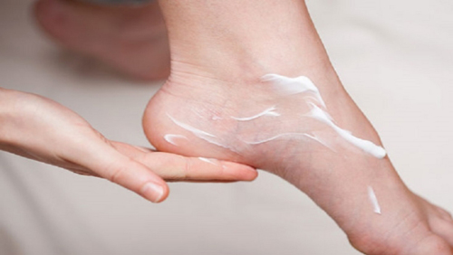TOP 7 Kem dưỡng da chân cho bạn đôi chân mềm mại sải bước tự tin