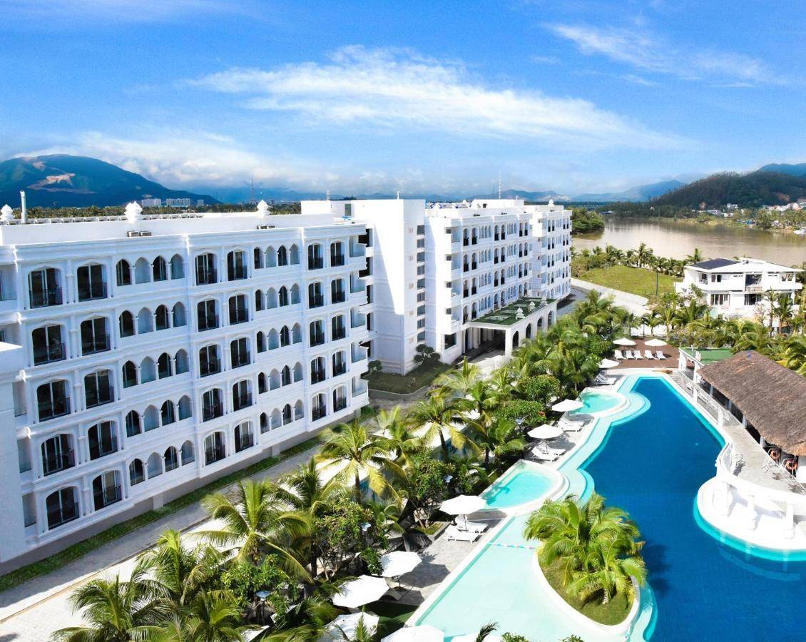 Vẻ ngoài ấn tượng của Cham Oasis Nha Trang Resort Condotel (Nguồn: Internet)