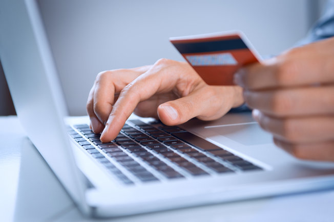 Điều các tín đồ mua sắm cần biết khi sử dụng thẻ Debit