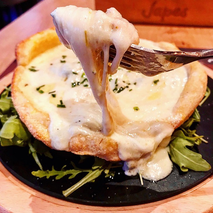 Pizza Pot Pie – Phiên bản Pizza “chén nhỏ úp ngược” hot hừng hực tại Chicago