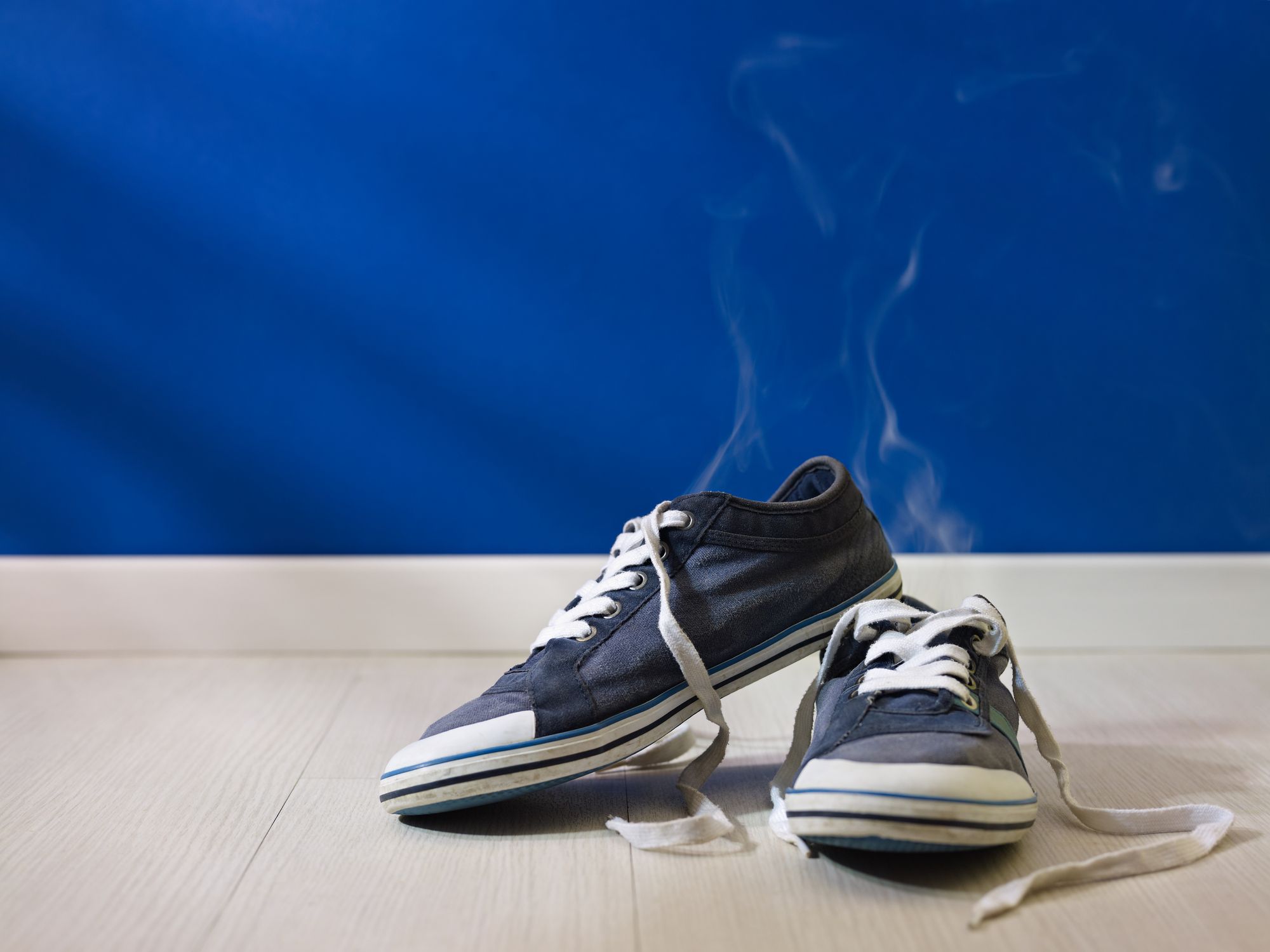 Các cách để loại bỏ mùi khó chịu từ đôi giày của bạn