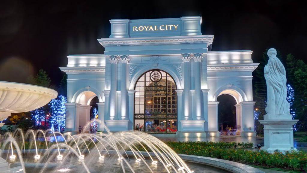 Royal City được xây dựng theo lối kiến trúc hoàng gia lộng lẫy, đậm chất Châu Âu