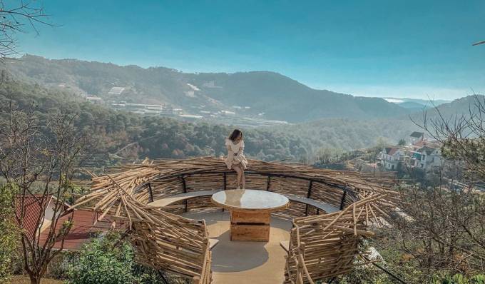 Vườn Yêu sở hữu những view tổ chim khổng lồ giúp ngắm nhìn bao quát thiên nhiên núi rừng Đà Lạt từ trên cao