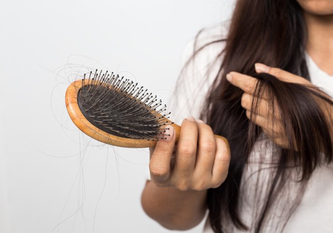 Nguyên nhân tóc gãy rụng là gì? 
