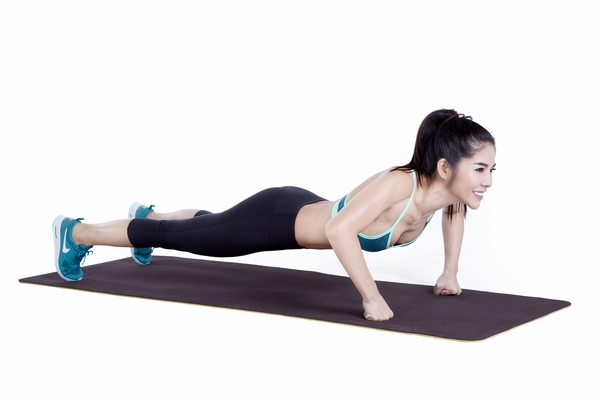 bài tập giảm cân trong 1 tuần: Plank