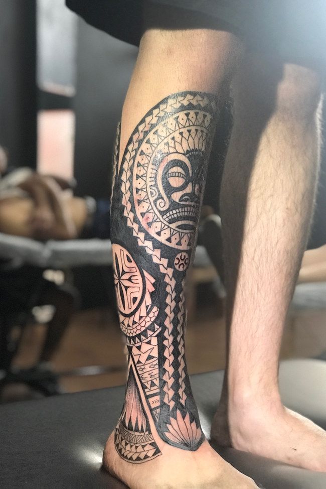 Maori Leg Tattoo nhiều hoa văn