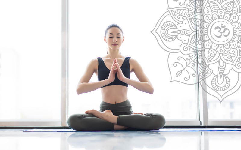 Khởi động với bài tập yoga giảm mỡ bụng