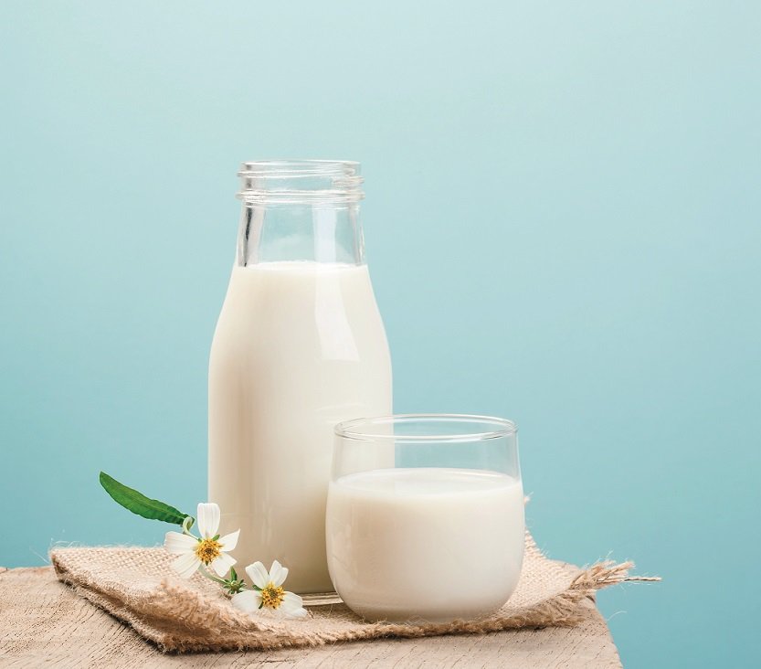 Sữa tươi không chỉ là thức uống bổ dưỡng mà còn là cách trị thâm mắt hiệu quả