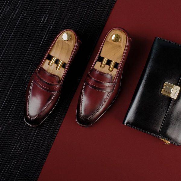 Thiết kế giày Loafer kết hợp nét cổ điển và hiện đại