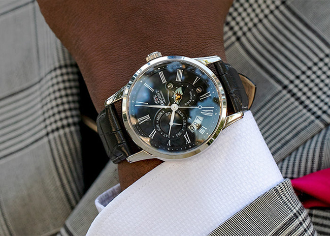 Hãng đồng hồ nổi tiếng Orient sản xuất cả hai dòng đồng hồ là automatic và Orient quartz 