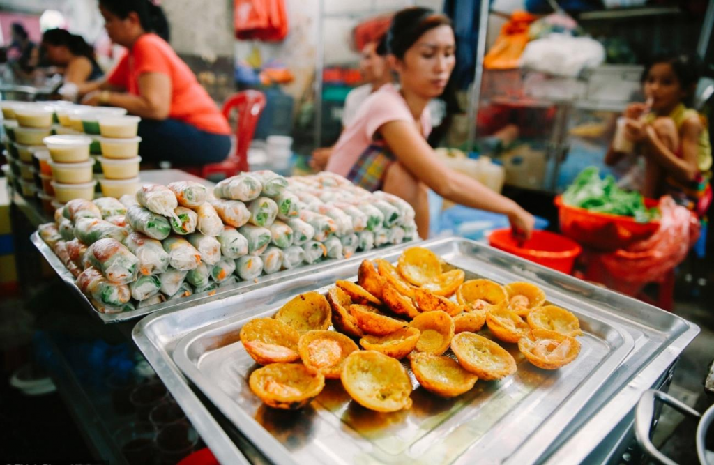 Khu ăn vặt Cao Thắng – Bàn Cờ Sài Gòn