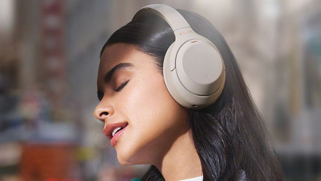 Cách đeo tai nghe Bluetooth over-ear