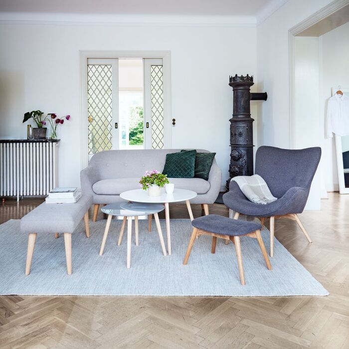 Nội thất sofa được làm bằng chất liệu nỉ đã giúp không gian phòng khách đẹp và sang trọng hơn