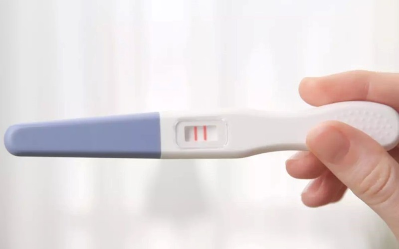 Que thử thai 2 vạch đậm nghĩa là xác suất người phụ nữ mang thai là rất cao