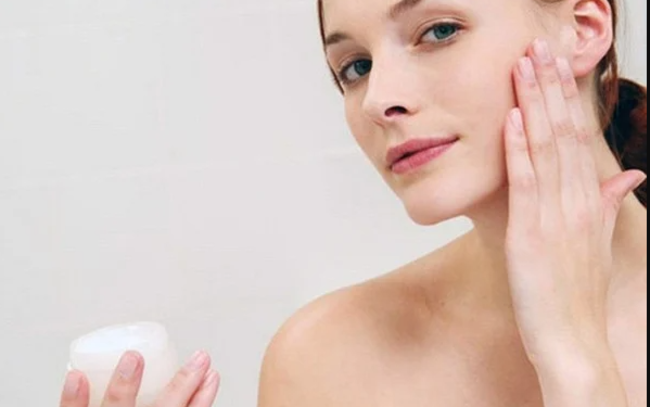 Kem trị nám da có những ưu điểm nào so với serum trị nám?