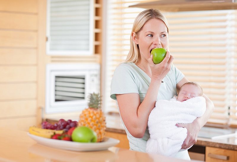 Chế độ dinh dưỡng mẹ  sau sinh nên ăn gì