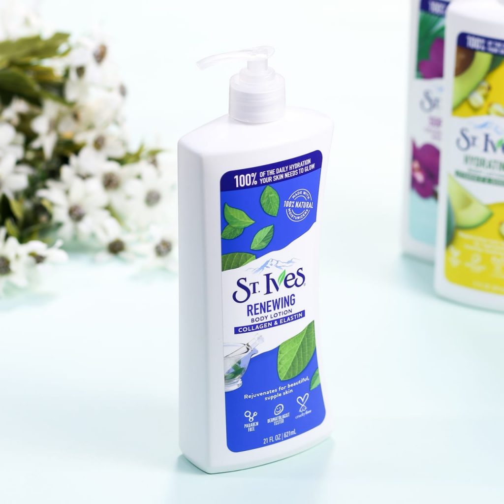 Sử dụng Unilever St.Ives Renewing Collagen Elastin Hand Body Lotion để dưỡng ẩm cho da (Nguồn: Internet)
