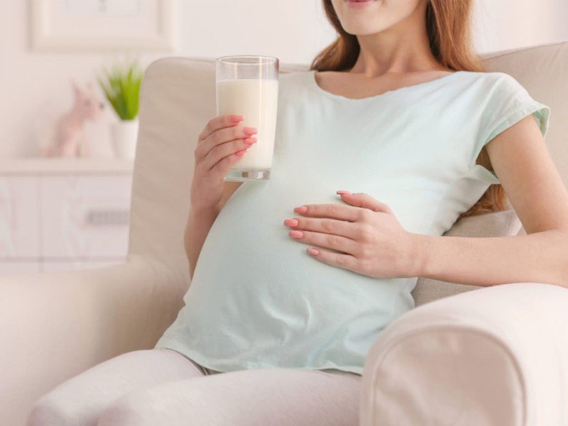 Cách chọn sữa tốt cho bà bầu 3 tháng đầu