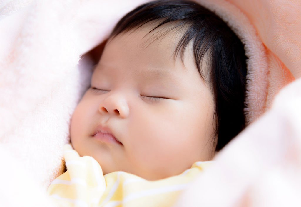 Thời gian ngủ của trẻ sơ sinh bao nhiêu giờ mỗi ngày là đủ