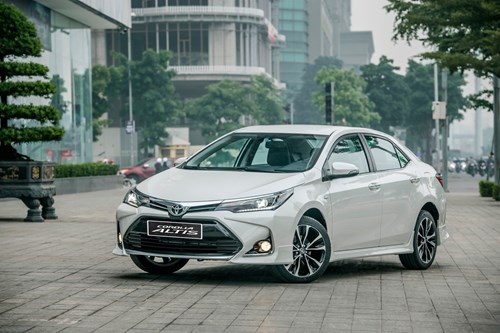 Toyota Corolla Altis mới – động cơ hybrid, giá cao nhất 860 triệu đồng