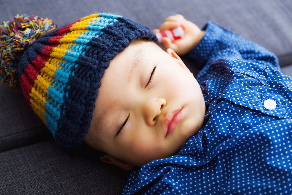 trẻ sơ sinh ngủ nhiều không chịu bú