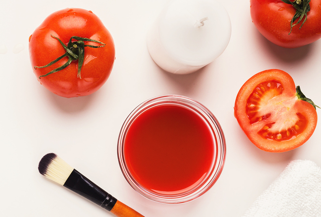 Mặt nạ cà chua giúp trị mụn đầu đen và chống oxy hoá