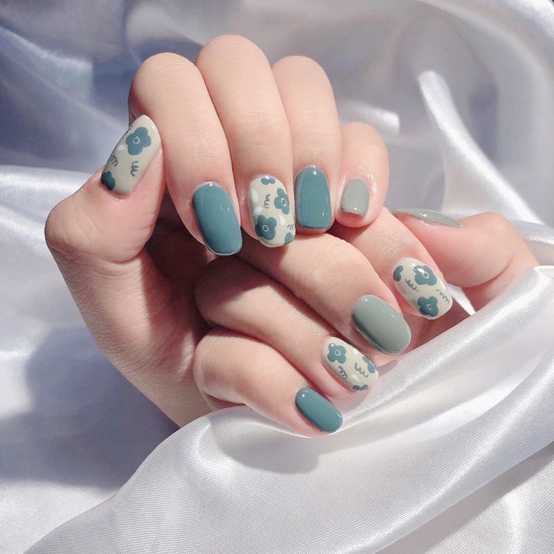 Xanh dương một trong những màu nail hot trend hiện nay