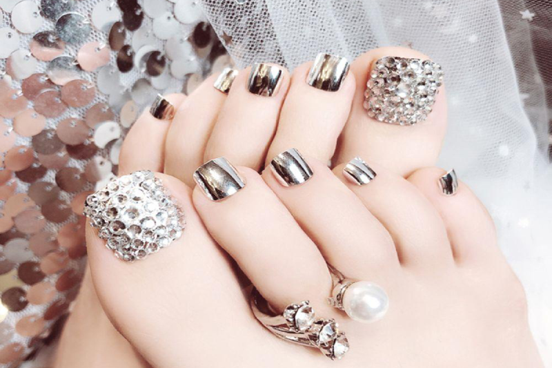 mẫu nail chân đẹp đính đá