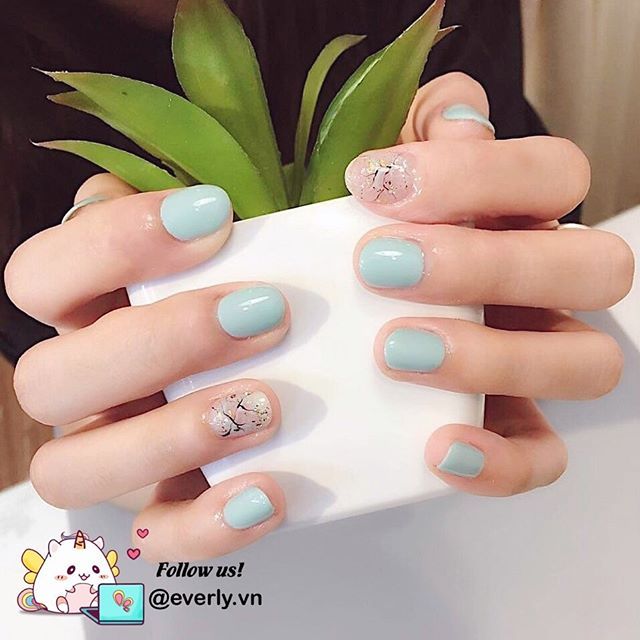 Mẫu nail xanh bạc hà đơn giản