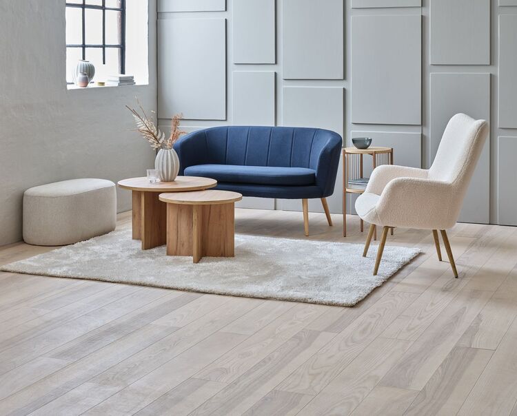 Thiết kế phòng khách phong cách Bắc Âu với sàn gỗ sáng màu