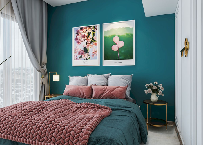 Mẫu 8: Thiết kế phòng ngủ tone xanh cổ vịt phối hồng ruốc lạ mắt, trang trí thêm tranh tường và hoa cho căn phòng thêm phần lãng mạn.