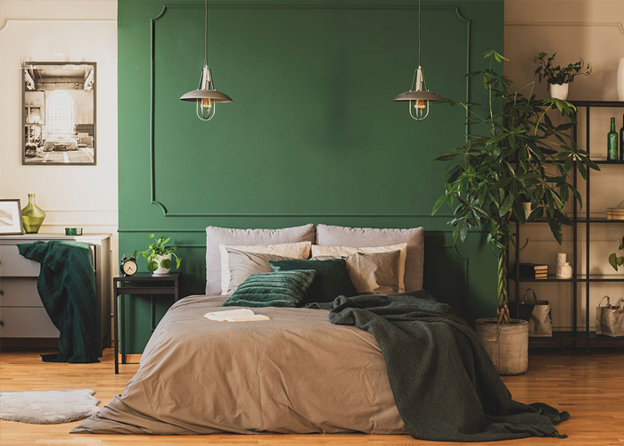 Mẫu 1: Phòng ngủ phong cách Bắc Âu được thiết kế nổi bật với phần tường xanh rêu cùng đồ nội thất đơn giản đem lại cảm giác ấm áp cho căn phòng.