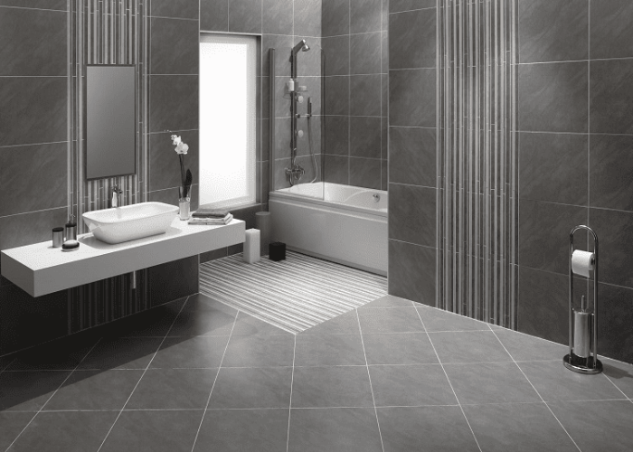 Phòng tắm 6m2 rộng rãi với sàn gạch lát chéo, tông màu đen ấn tượng