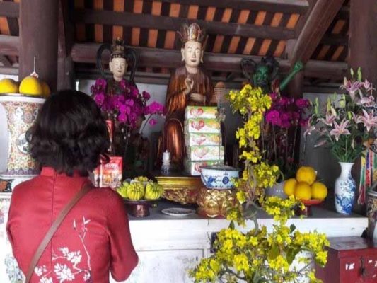 Hình ảnh lễ chùa cầu lộc đầu năm (Nguồn: Internet)