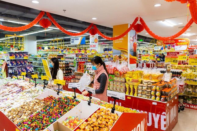 Khu vực mua sắm Tết được trang hoàng lộng lẫy tại TTTM Vincom 