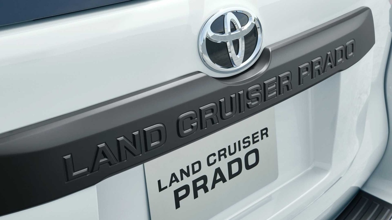 Toyota Land Cruiser phiên bản “Matte Black” mạnh mẽ