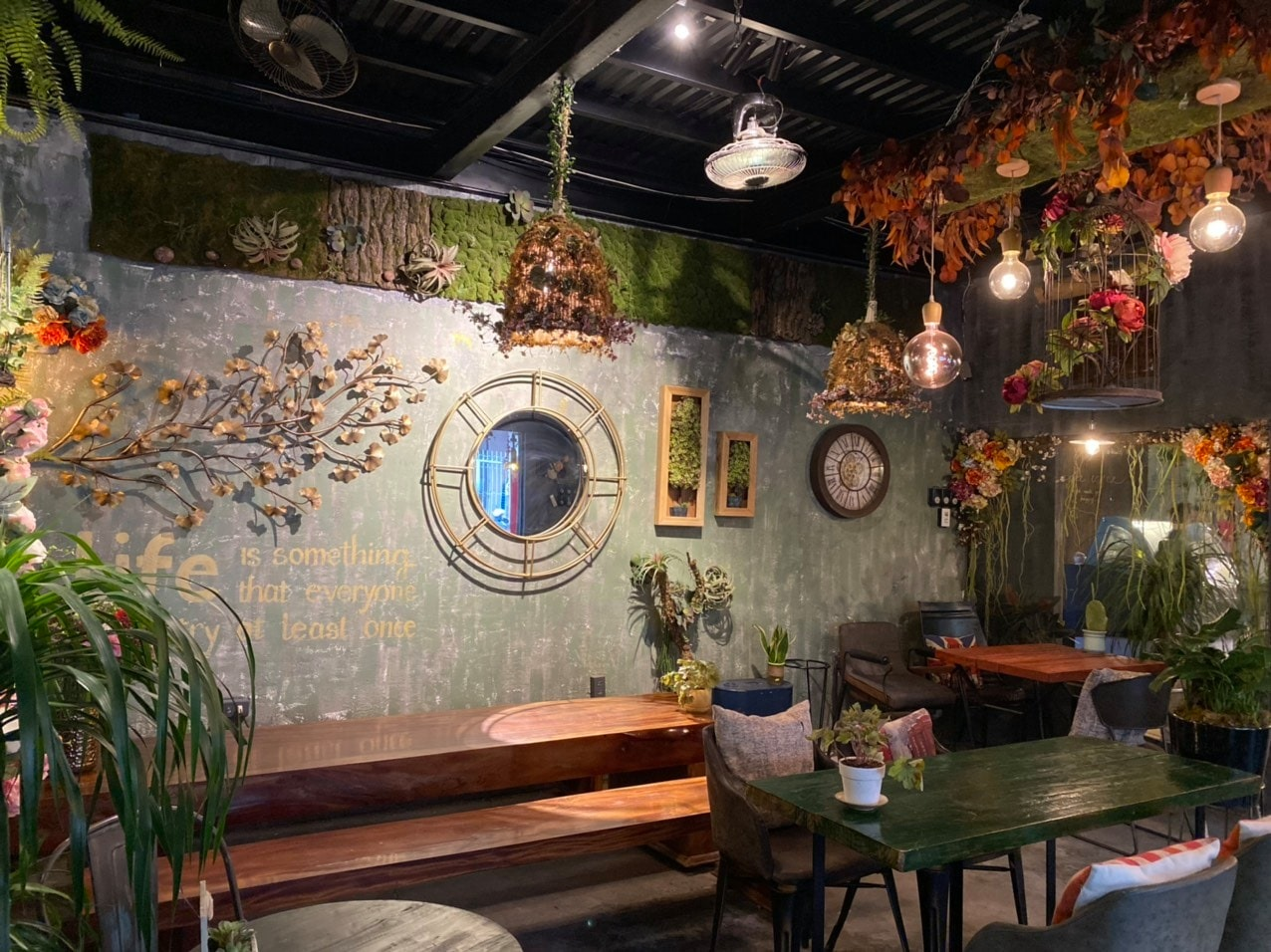 không gian hoài cổ tại Jungle Coffee
