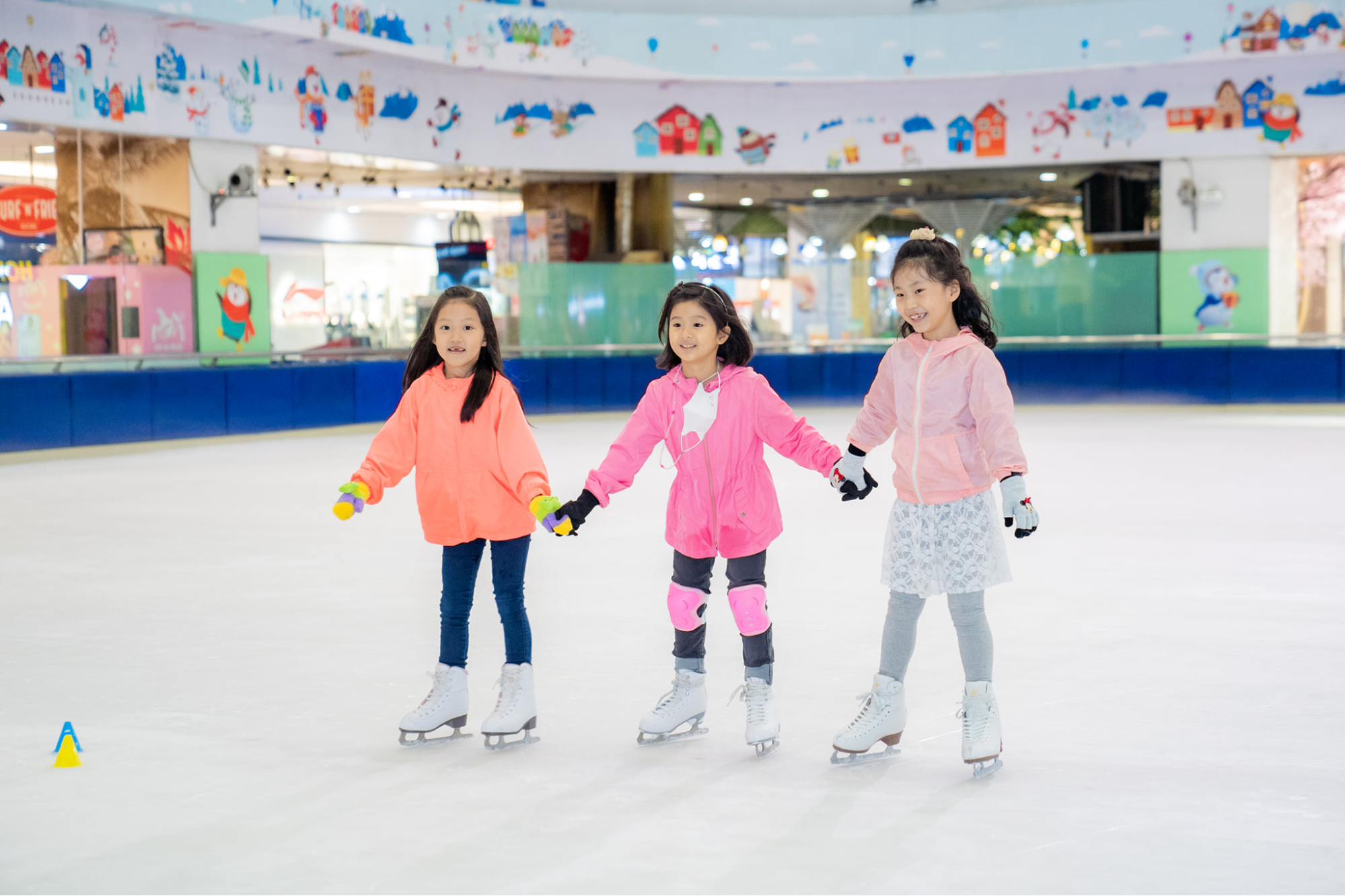nhà trượt băng ice rink vincom plaza ngô quyền đà nẵng