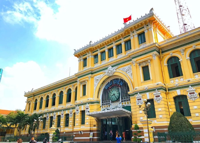 Địa điểm du lịch ở Sài Gòn - Bưu điện TP Hồ Chí Minh