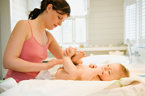 Mẹ có thể sử dụng bỉm quần cho bé khi con 3 tháng tuổi trở lên 