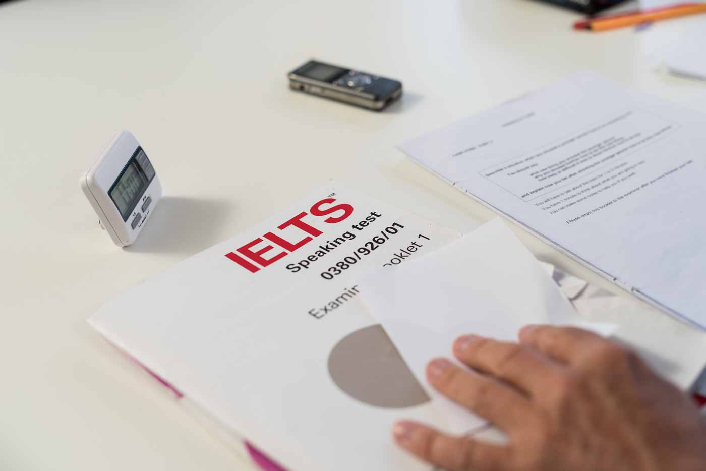 Chứng chỉ IELTS là từ viết tắt của International English Language Testing System