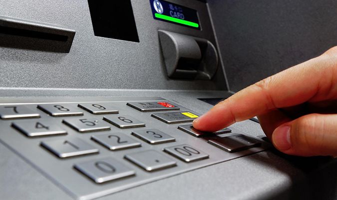 cách kích hoạt thẻ atm gắn chip tại cây ATM