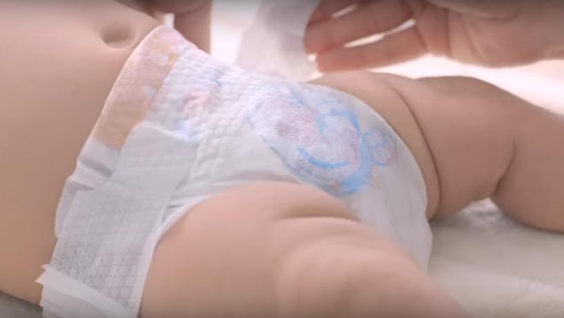 Bỉm Huggies cho trẻ sơ sinh được làm từ chất liệu an toàn không gây hại cho da bé