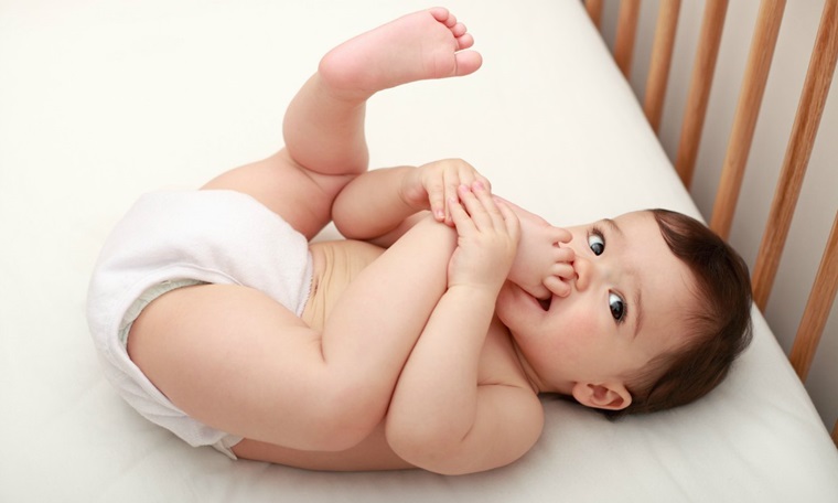 Những lưu ý khi sử dụng miếng lót sơ sinh với tã vải cho bé
