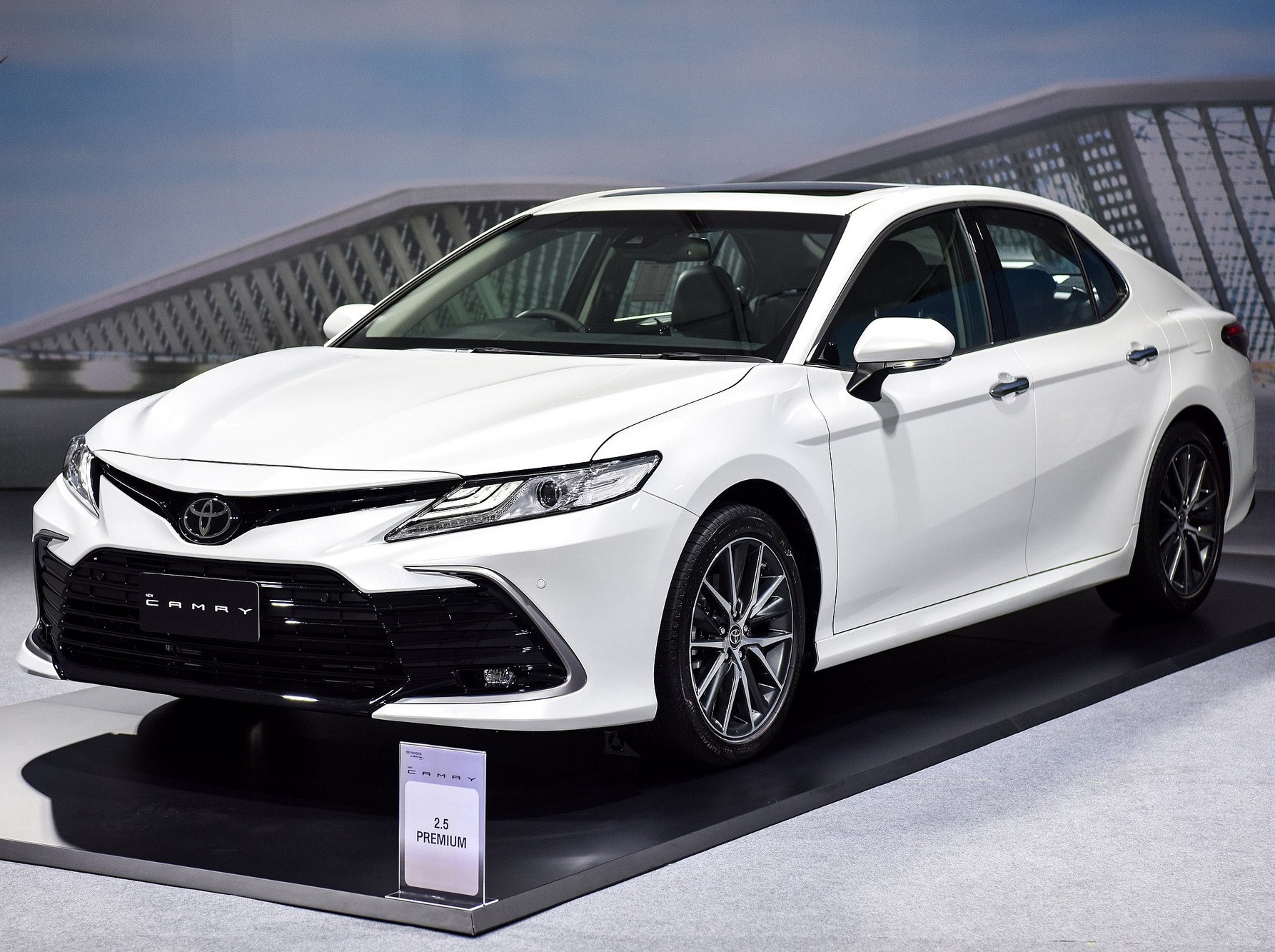 Khám phá cận cảnh nội thất Toyota Camry Hybrid 2023