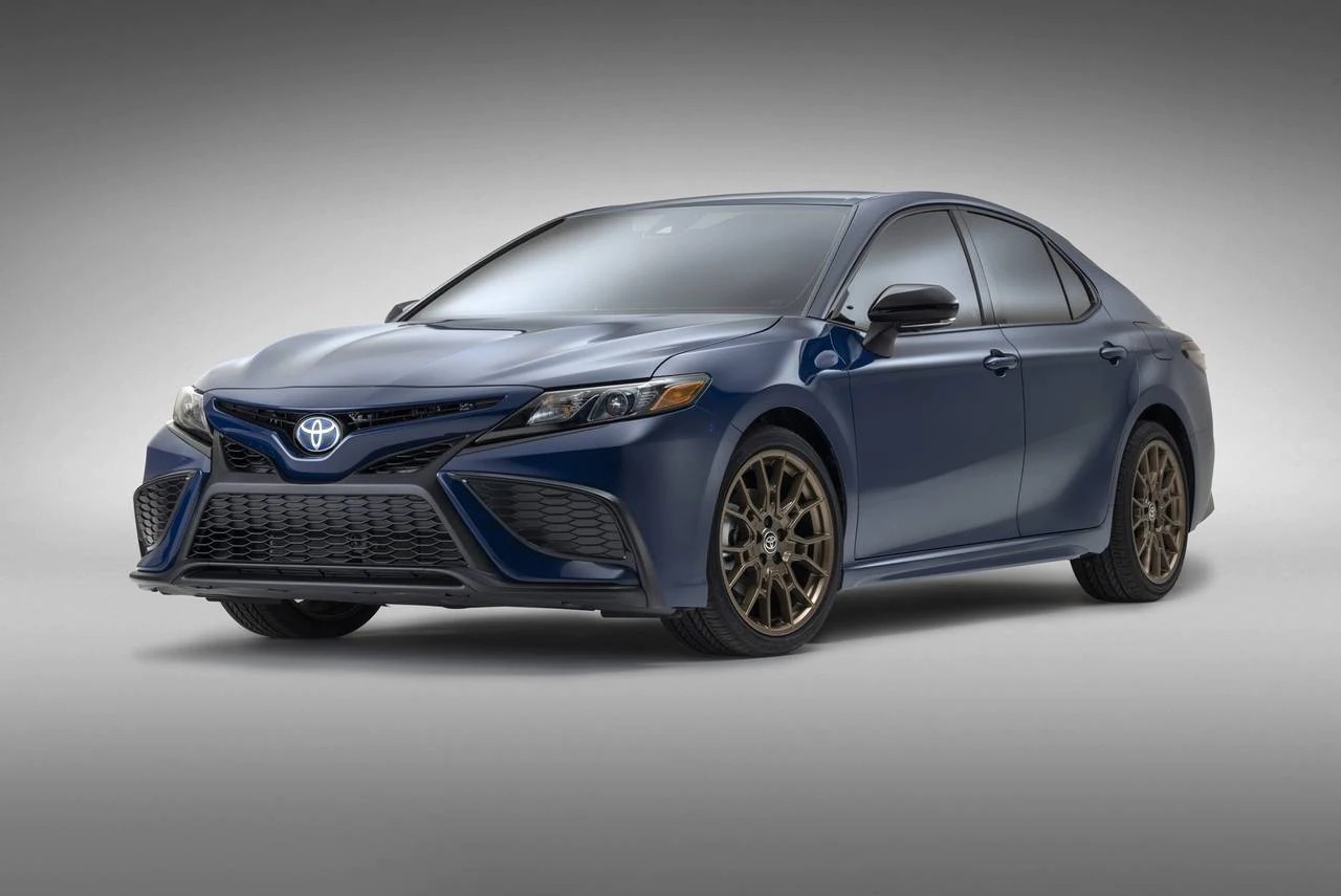 Toyota Camry Hybrid: Tổng quan và giá tham khảo