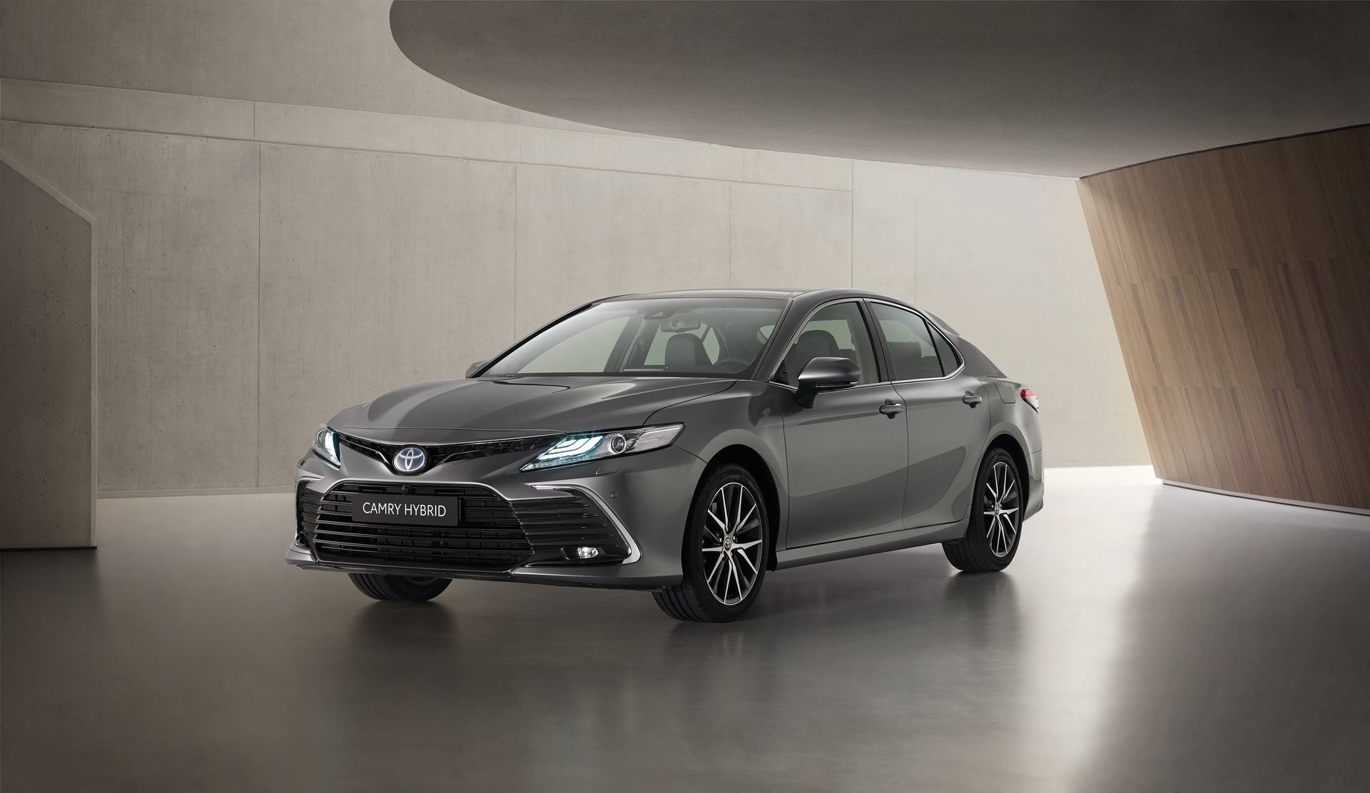 Toyota Camry Hybrid: Thân thiện với môi trường, tiết kiệm nhiên liệu