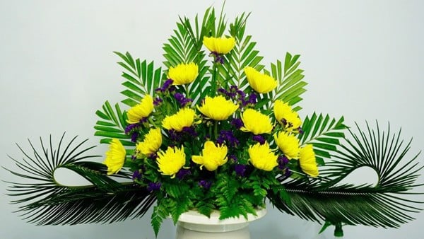 Hoa cúc vàng, lựa chọn được ưa chuộng hàng đầu hiện nay để cắm bàn thờ